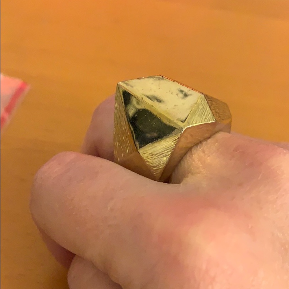 Gold angular statement ring - Picture 2 of 2
